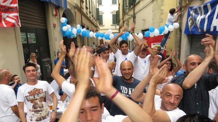 Biancoazzurri in festa lungo la strada