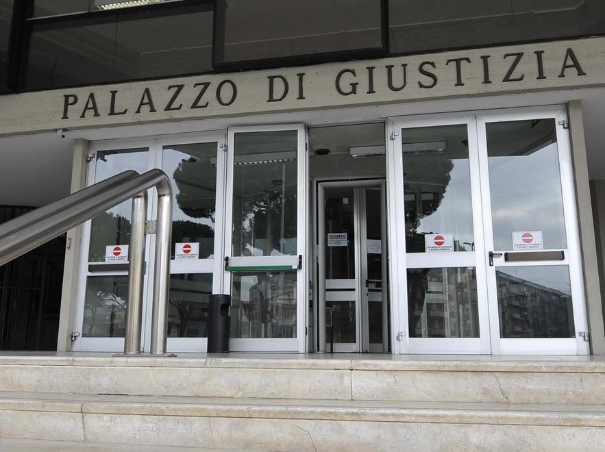 Quattro mesi per una coltellata 
