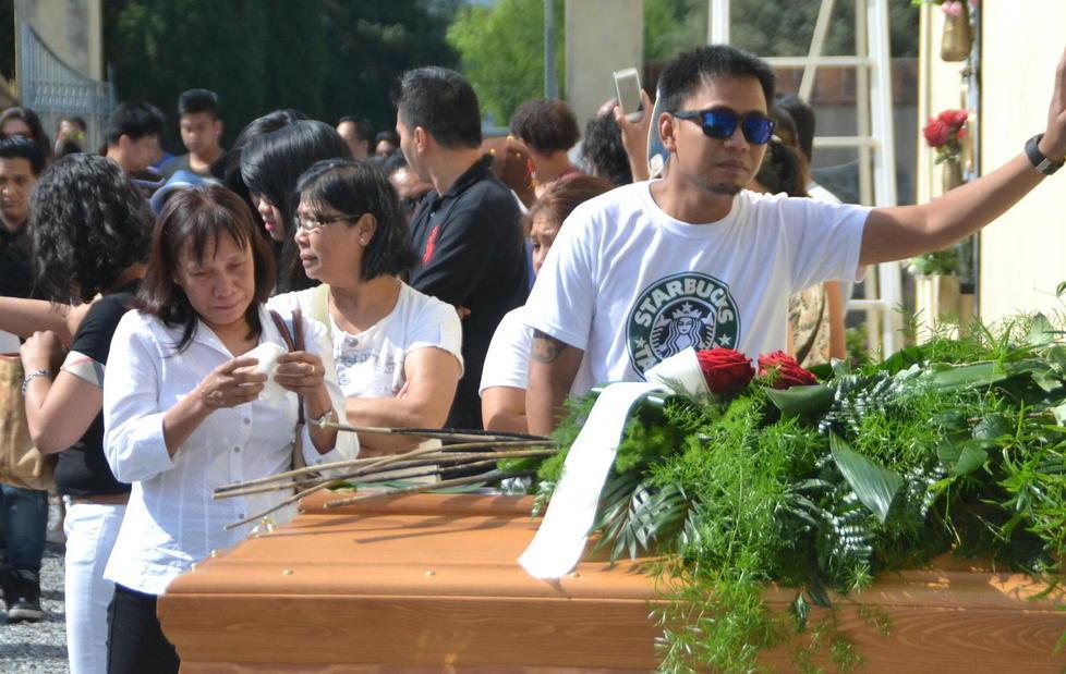 Dolore e sgomento per l’addio a Clarissa