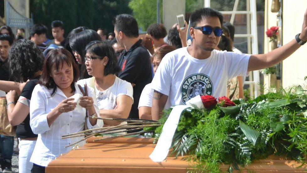 Dolore e sgomento per l’addio a Clarissa