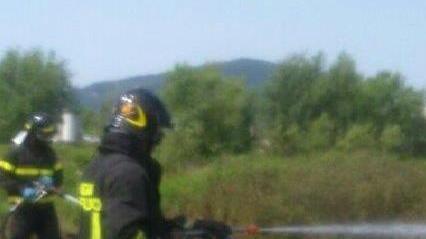 Distrutta dal fuoco roulotte in disuso in via Tavolara