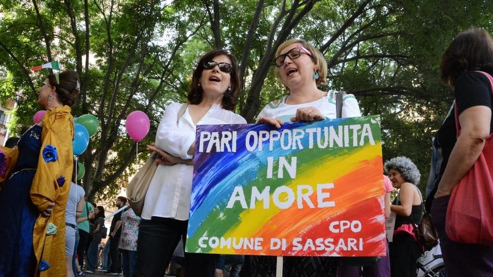 Pari opportunità in amore, corteo per le vie cittadine