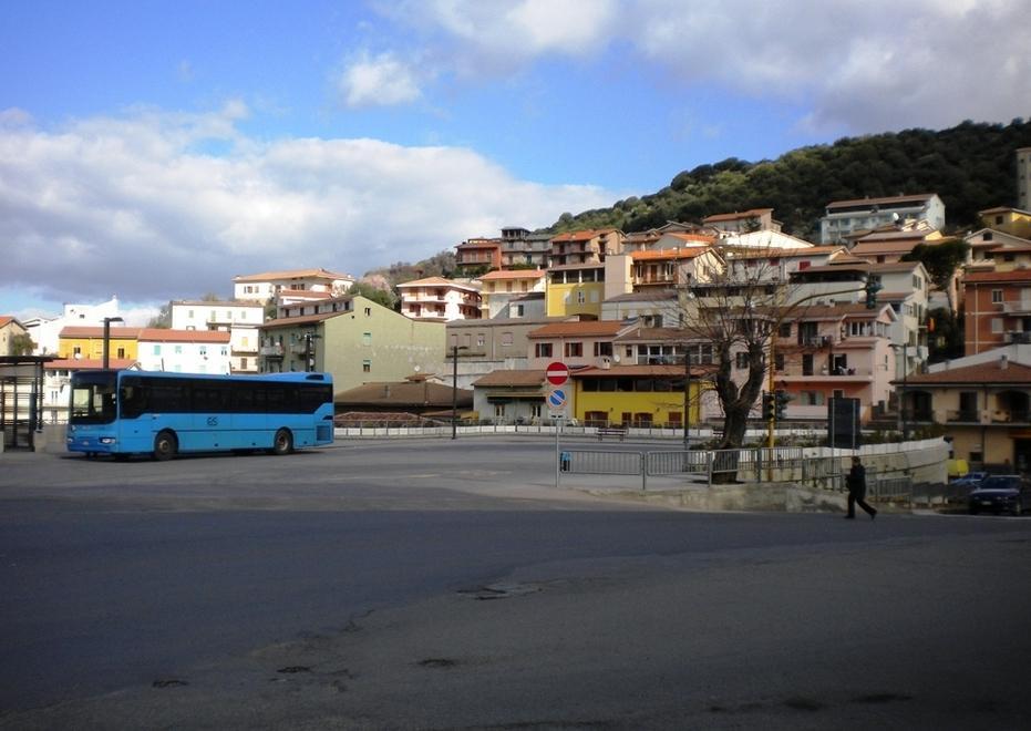 No allo spostamento della fermata dei bus in piazza Garibaldi 