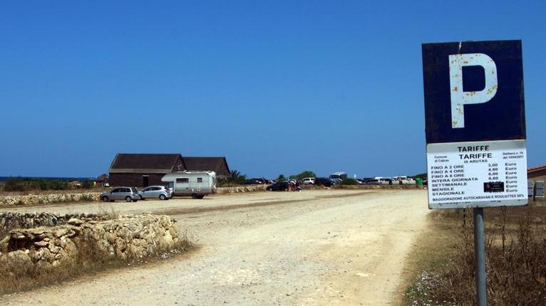 Ticket per la sosta al mare, da oggi nel Sinis si paga