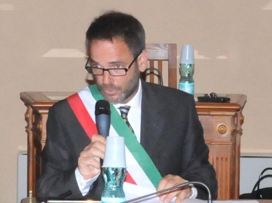 Una giunta con quattro assessori e due deleghe alle opposizioni