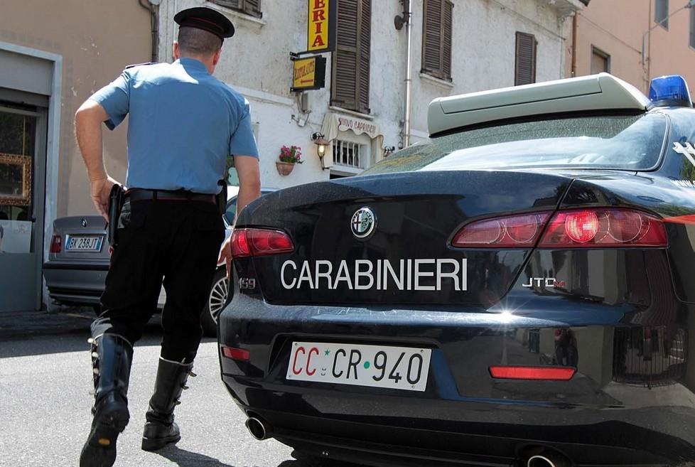Atti osceni in balcone davanti a bimba di 5 anni