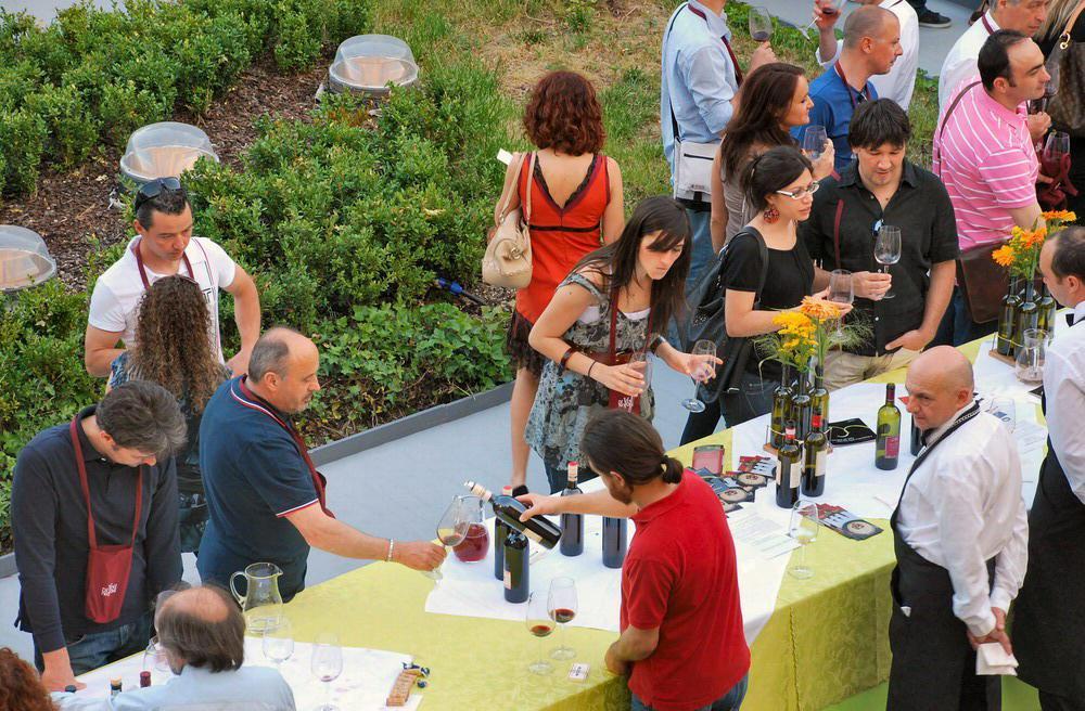 Degustazioni al giardino Buonamici in un'edizione passata 
