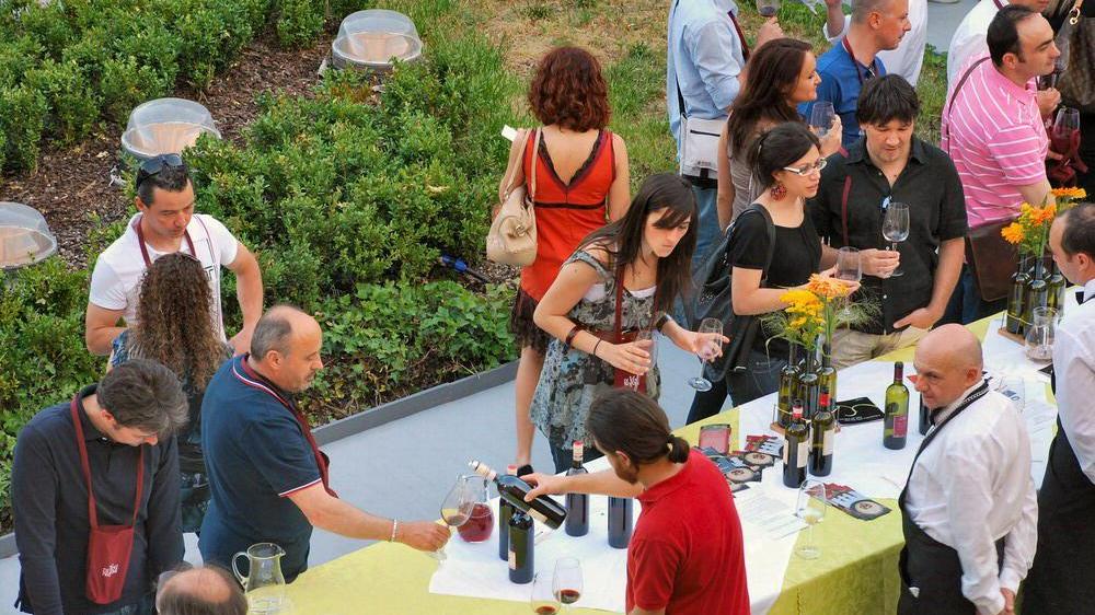Degustazioni al giardino Buonamici in un'edizione passata