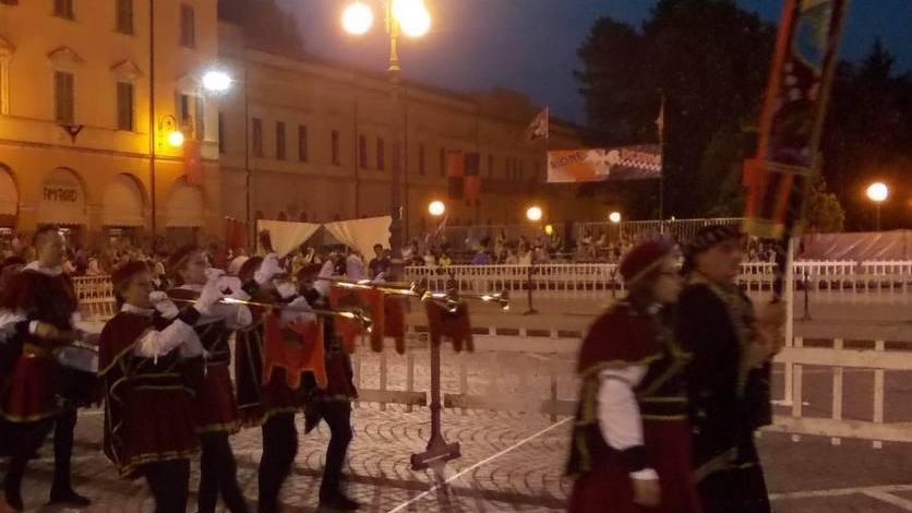 Palio, il cielo copparese si è colorato di rossonero