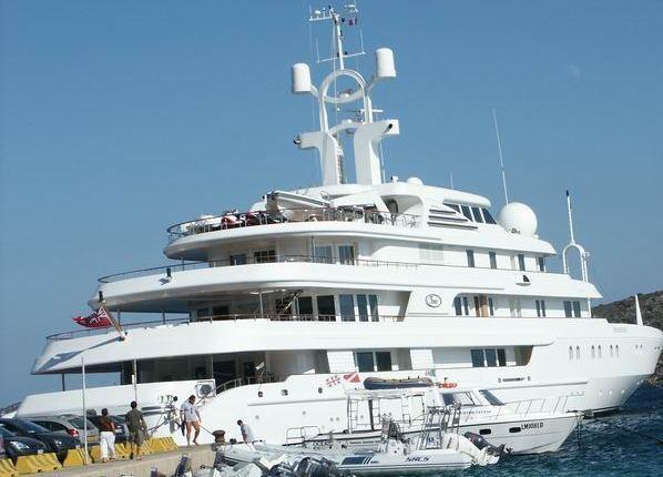 Un maxi yacht