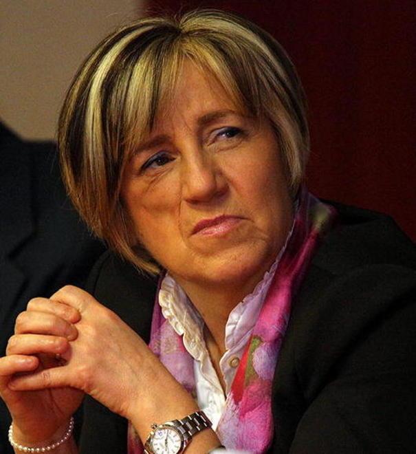 La senatrice “boccia” la scuola «Assurdo denunciare Carlucci» 