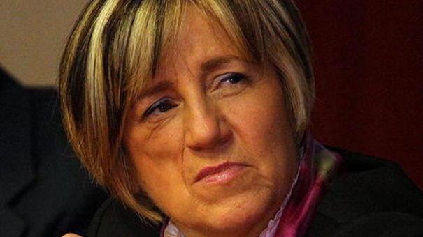 La senatrice “boccia” la scuola «Assurdo denunciare Carlucci»