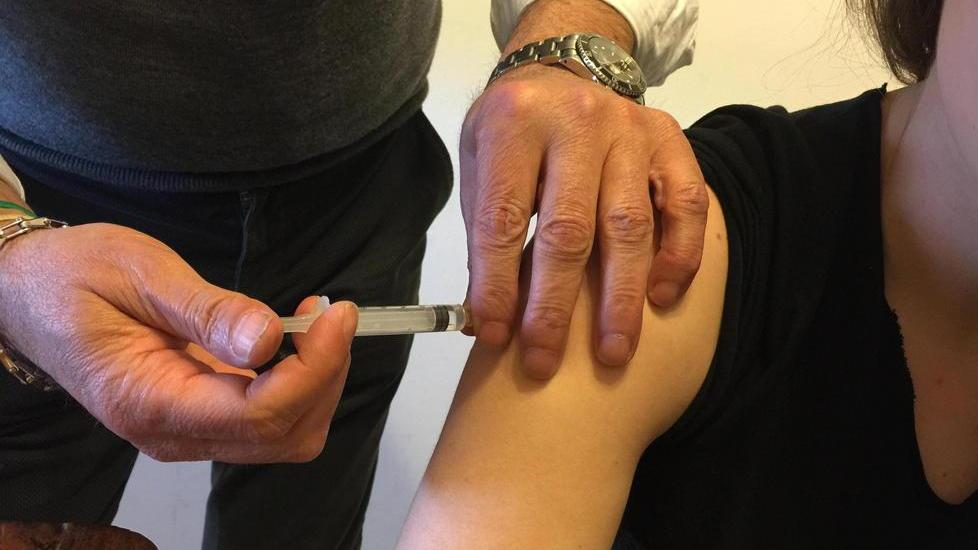 Gravissima in ospedale a Massa la studentessa colpita da meningite