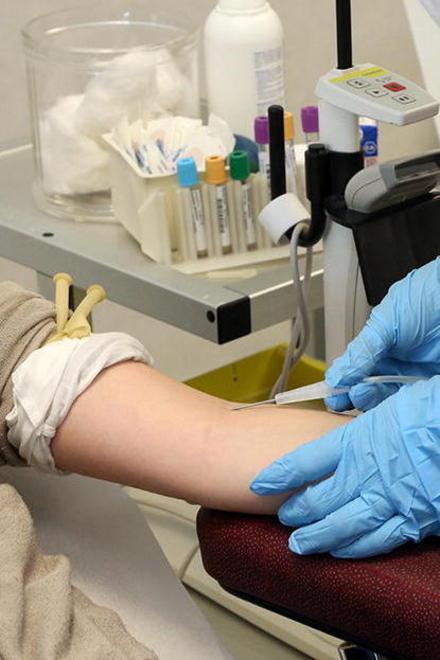 «Buon vino fa buon sangue», oggi la donazione dei sommelier