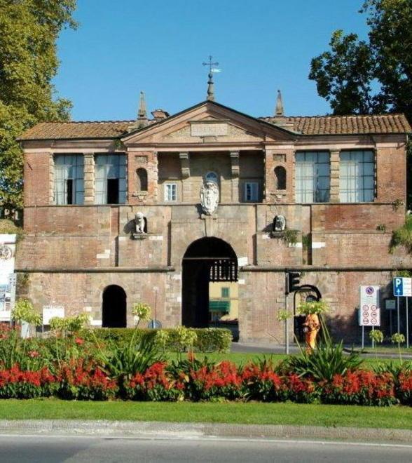 Il Teatro del Giglio e Castello S. Pietro i miei luoghi del cuore 