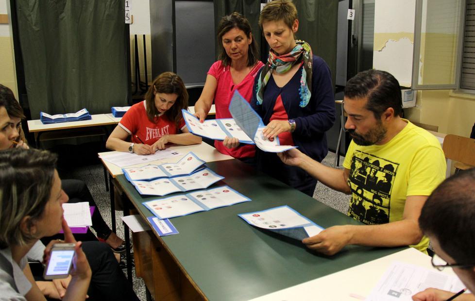 Affluenza al ribasso, il voto si ferma al 49% 