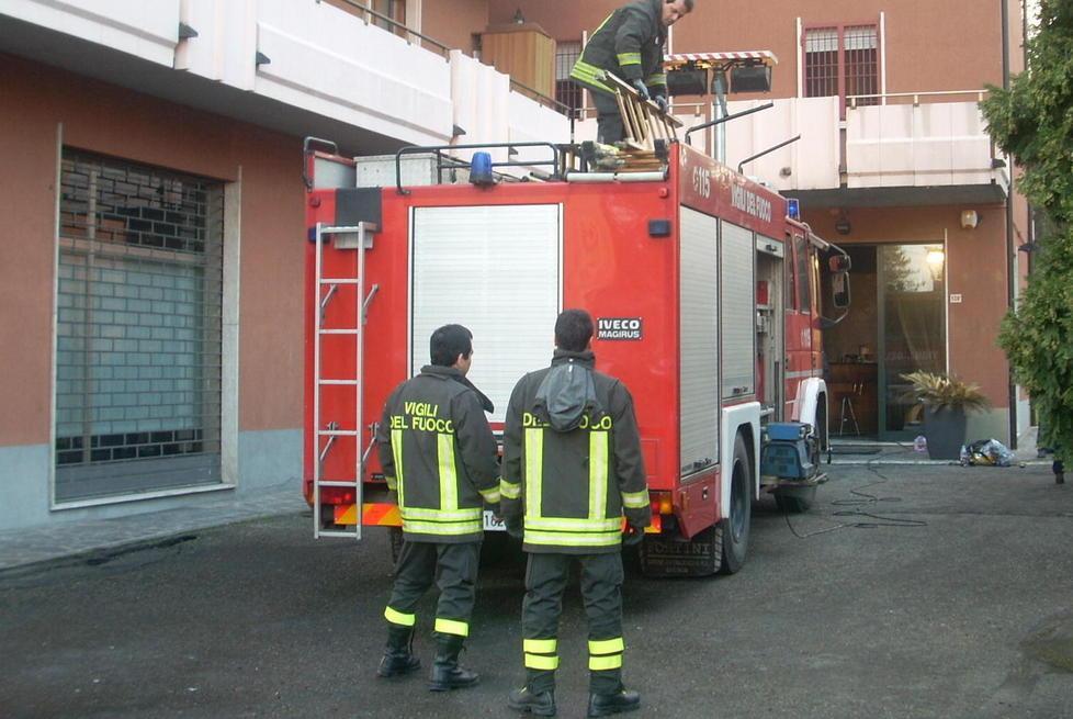 Incendio distrugge carro attrezzi 