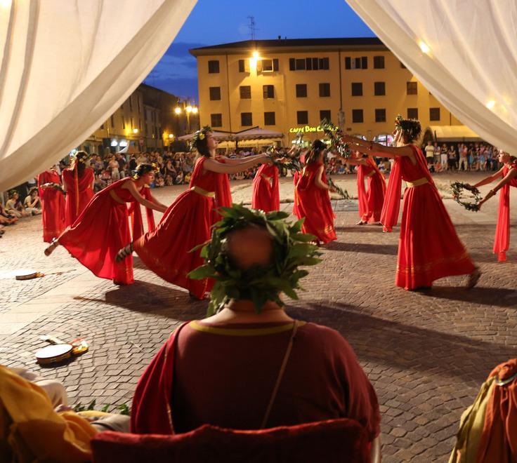 Danze antiche davanti all’imperatore