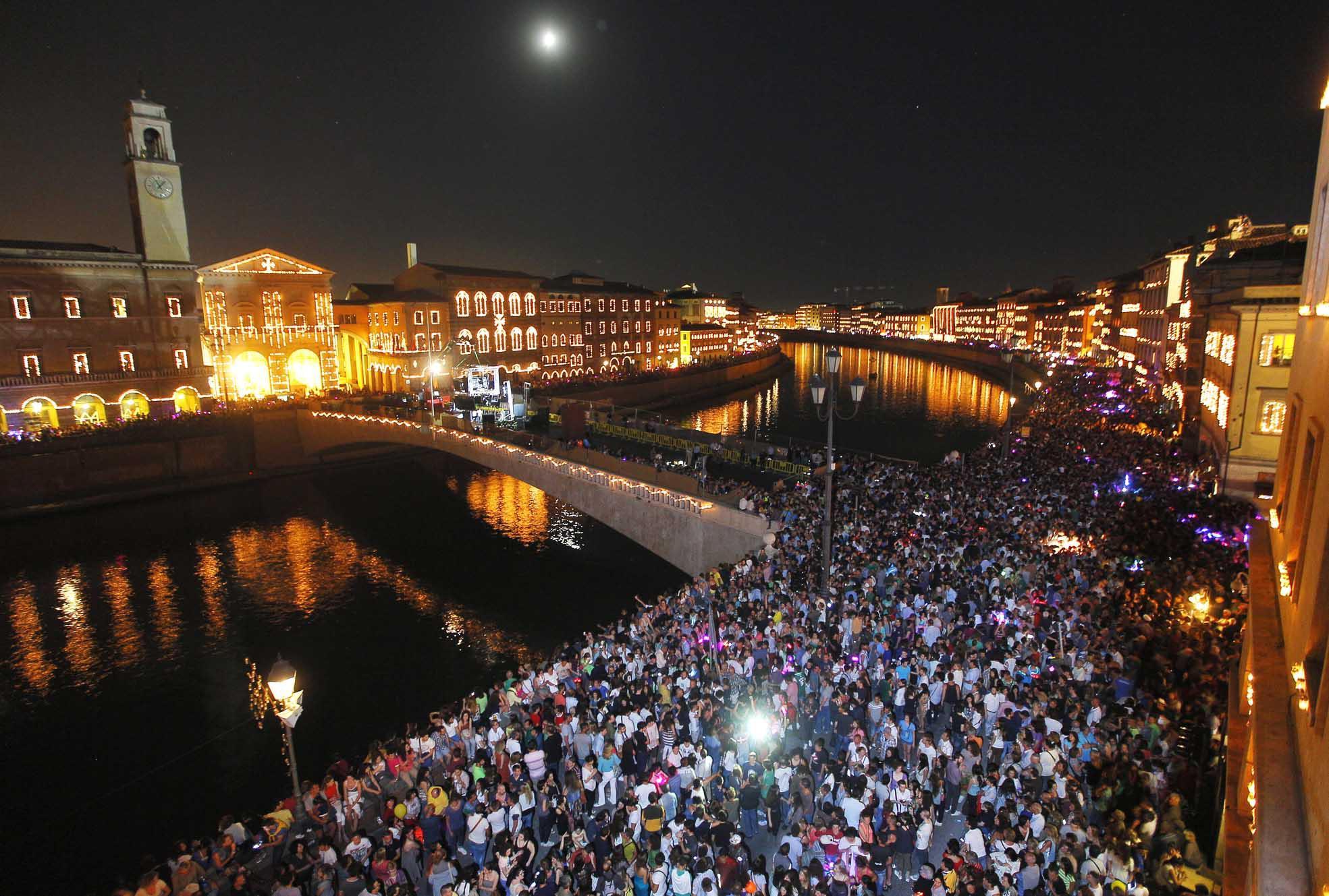 La luminara a Pisa (foto Muzzi)
