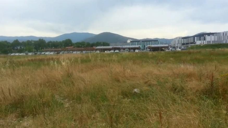 I campi incolti intorno all'area dell'ospedale Santo Stefano di Prato