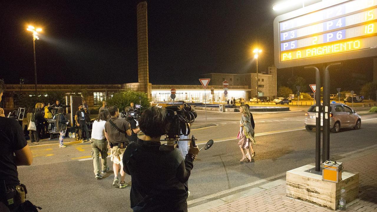 Riprese in corso Matteotti, davanti alla stazione di piazza Italia (Foto Nucci)
