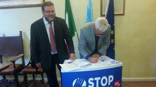 La raccolta di firme promossa contro le false coop