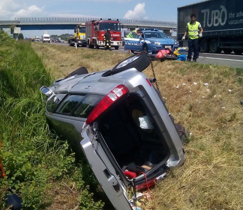 Carambola in autostrada, ferita una coppia di anziani