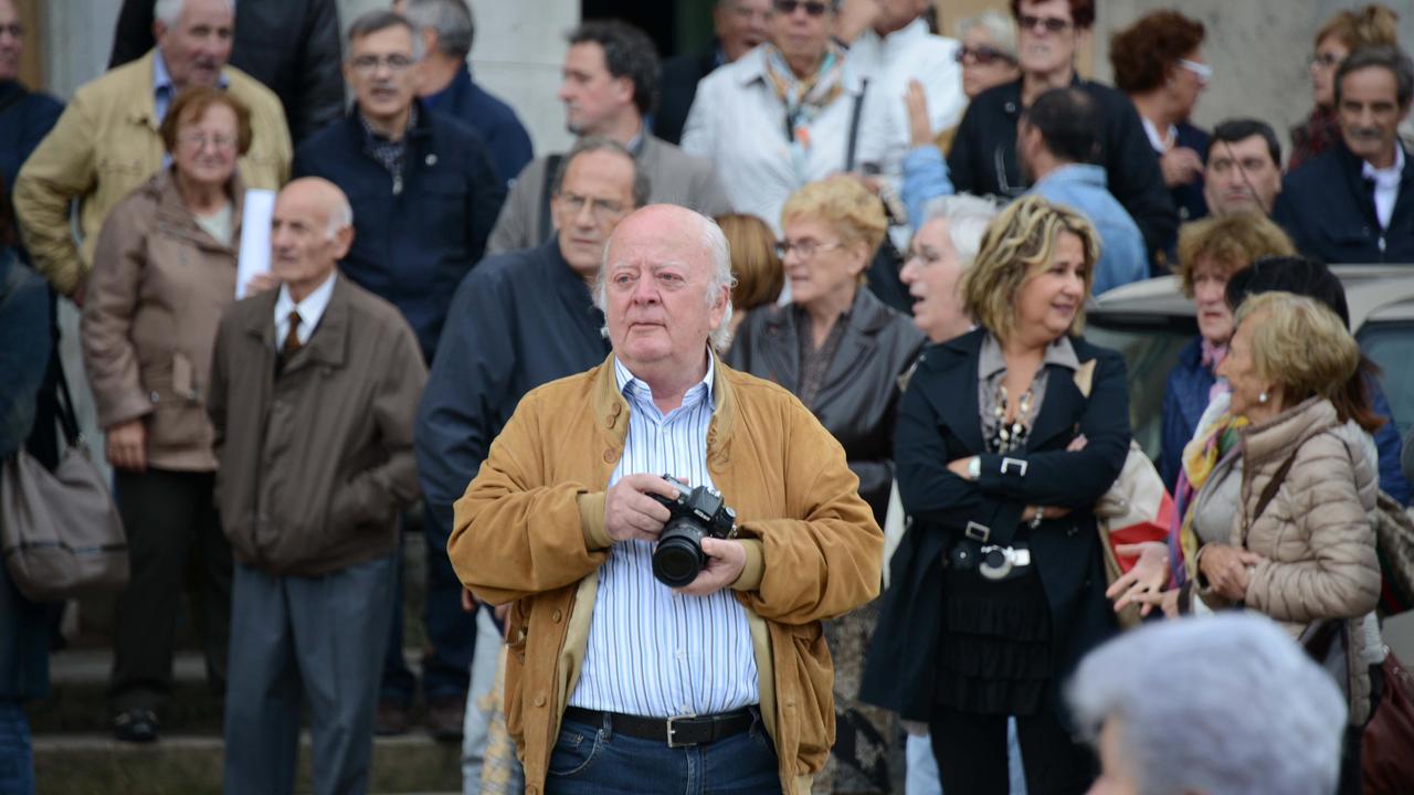 Vittorio Silvi con l'immancabile macchina fotografica tra le mani