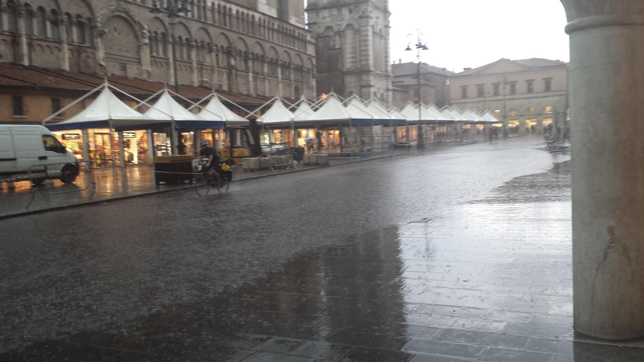 La piazza Trento Trieste allagata 