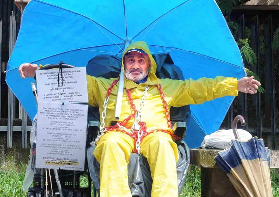 Ancora in catene Marco Caruso: «Non ce la faccio più»