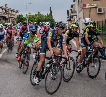 Poker d’Assi, la terza prova a Cortecci Cinquanta i cicloamatori alla partenza
