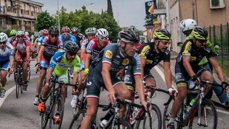 Poker d’Assi, la terza prova a Cortecci Cinquanta i cicloamatori alla partenza