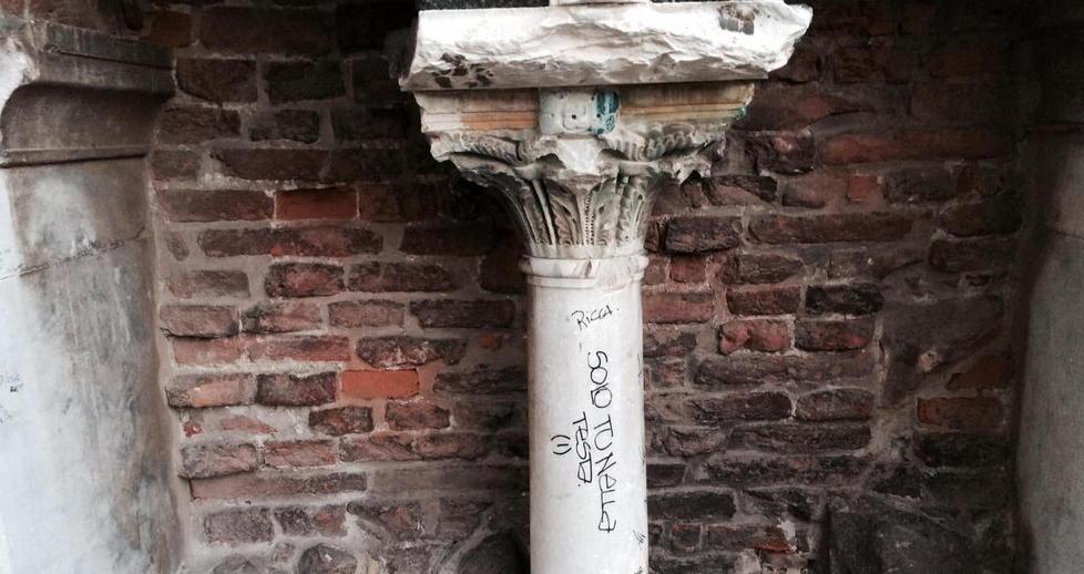 Ancora bivacchi nel chiostro del duomo 