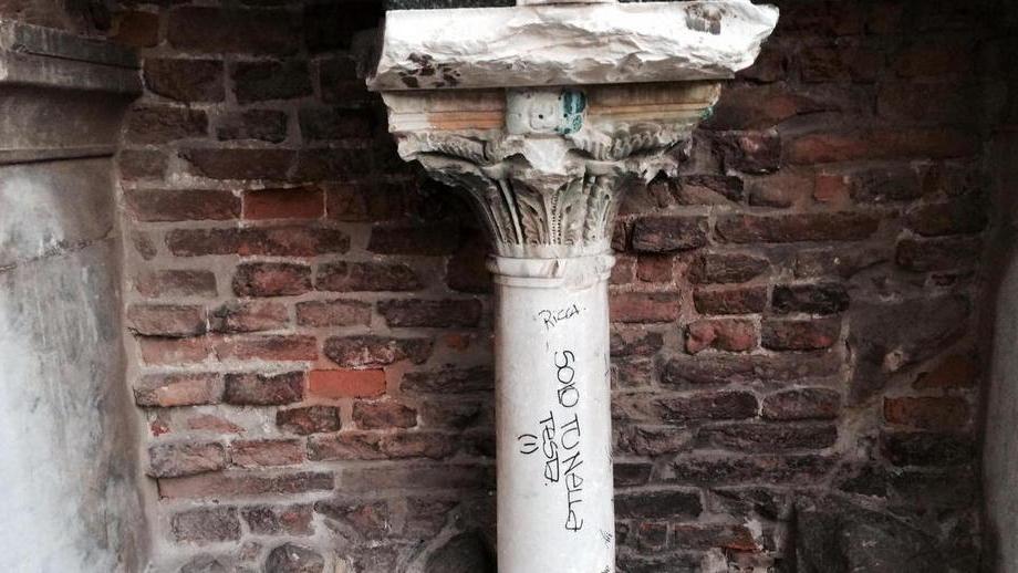 Ancora bivacchi nel chiostro del duomo