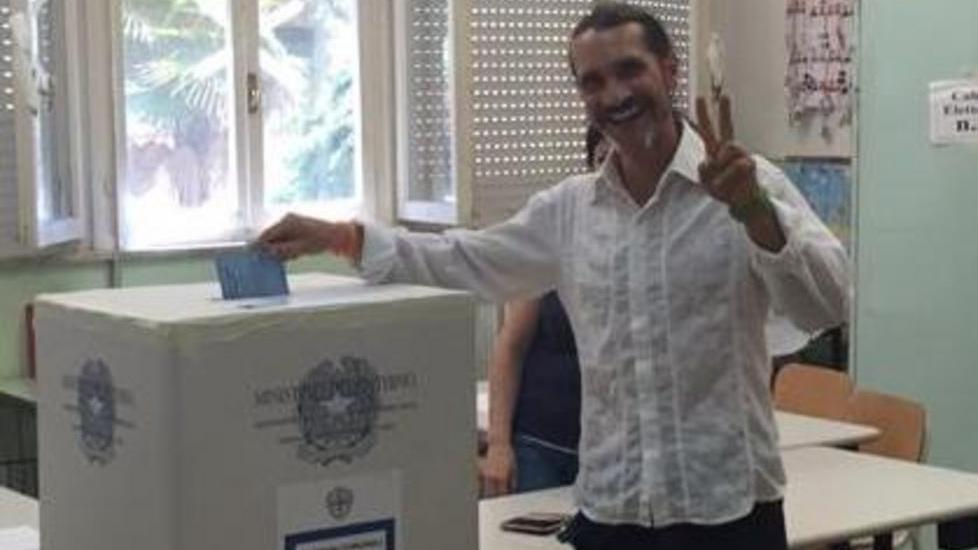 La festa notturna e l’invasione in consiglio