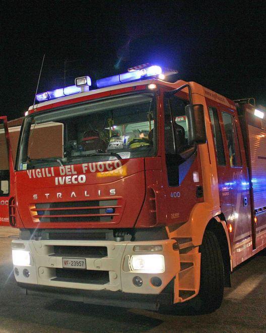 Scoppia la lampada, incendio nella casa del farmacista 