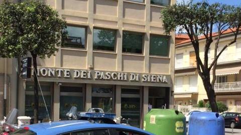La polizia sul luogo della rapina