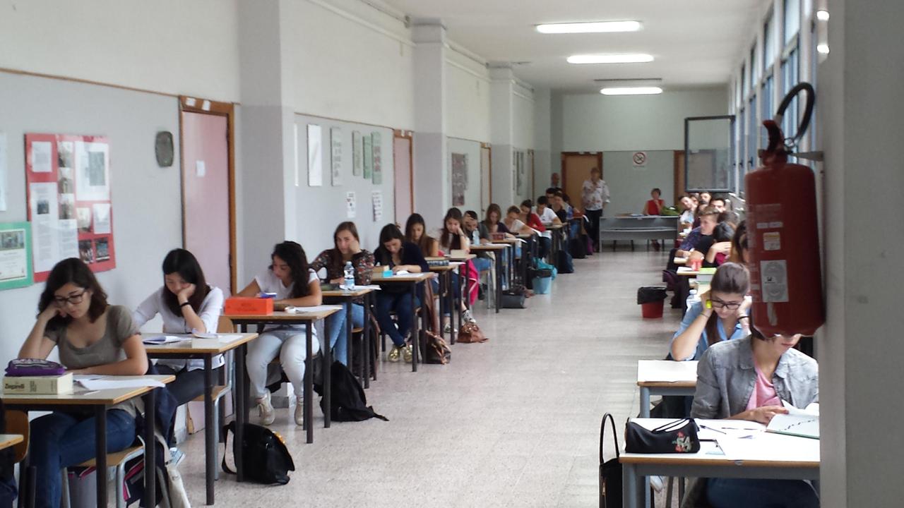 Studenti del Canopoleno di Sassari durante la prova d'Italiano