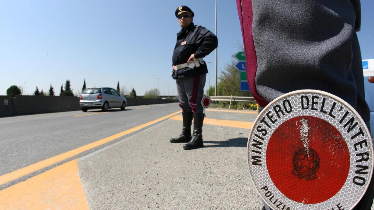 Sassuolo, ditta affitta auto rubate con targa straniera, due denunce