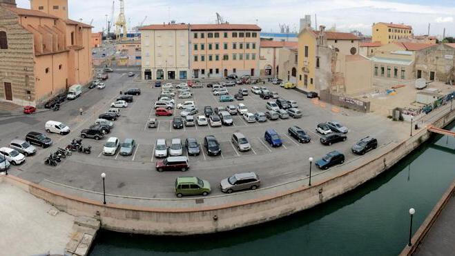 Una veduta panoramica di piazza del Luogo Pio e del canale di viale Caprera (Pentafoto)