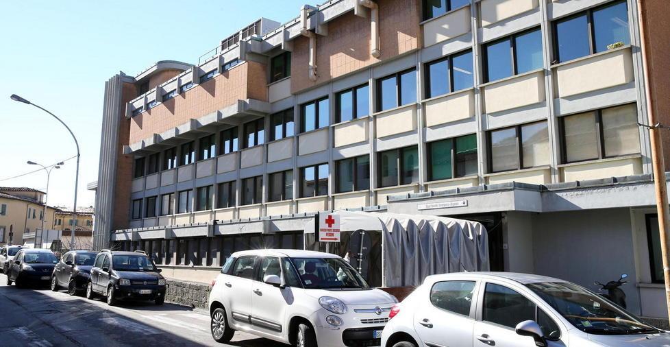 Malore in ospedale, arriva l’ambulanza 