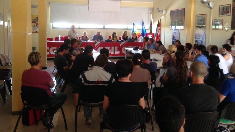 Un'assemblea dei lavoratori dell'Eurovinil