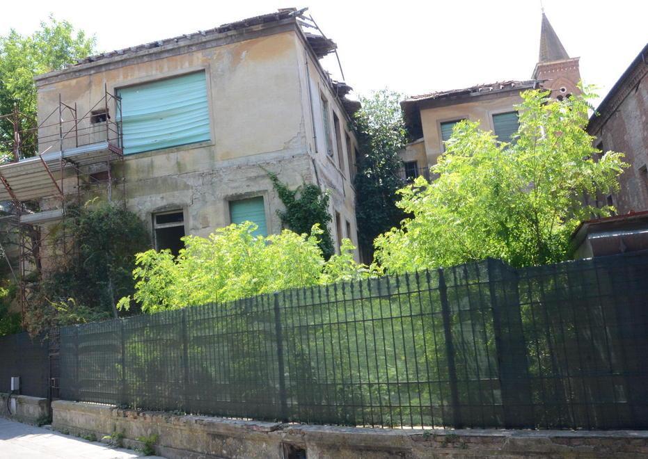 Ex ospedale, avanti tutta con l’abbattimento 