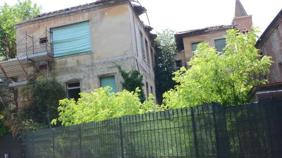 Ex ospedale, avanti tutta con l’abbattimento