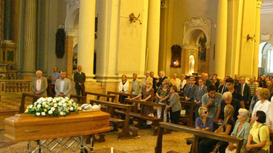 Ricordi e commozione ai funerali di Cavallari
