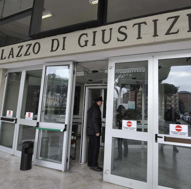 Abusi sull’allieva di 14 anni ammesse le parti civili 