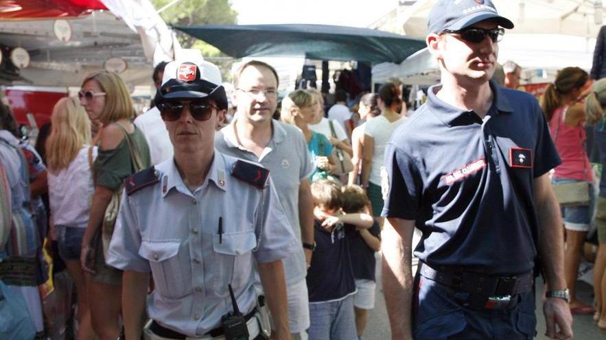 Forte favorevole ai vigili urbani versiliesi