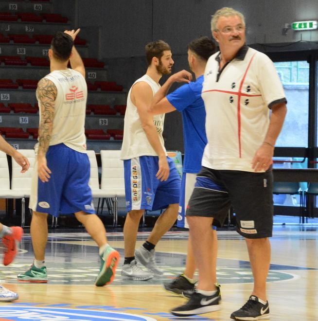 E all’allenamento il tifo sale alle stelle 