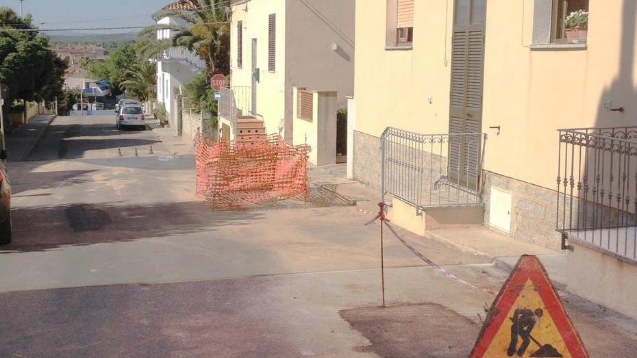 Una condotta marcia in via Campania, sale la protesta