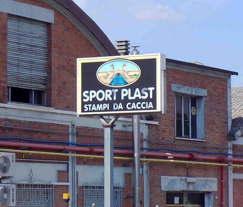 Sport Plast, dopo la razzia caccia ai banditi